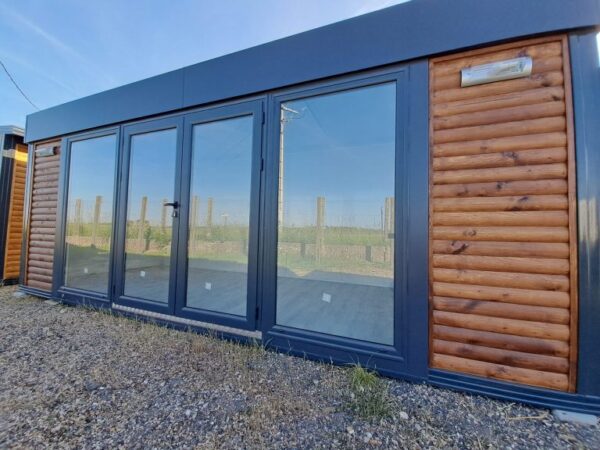 Module Préfabriqué de 13 m2 – Bardage Bois, Toit Plat + Façade Vitrée - Image 3