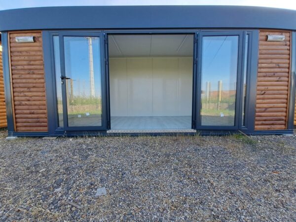 Module Préfabriqué de 13 m2 – Bardage Bois, Toit Plat + Façade Vitrée - Image 5