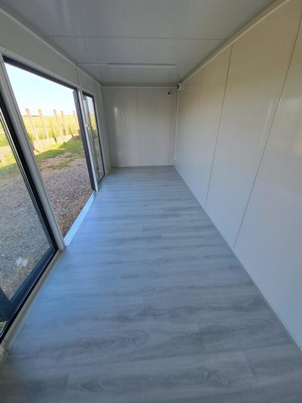 Module Préfabriqué de 13 m2 – Bardage Bois, Toit Plat + Façade Vitrée - Image 7