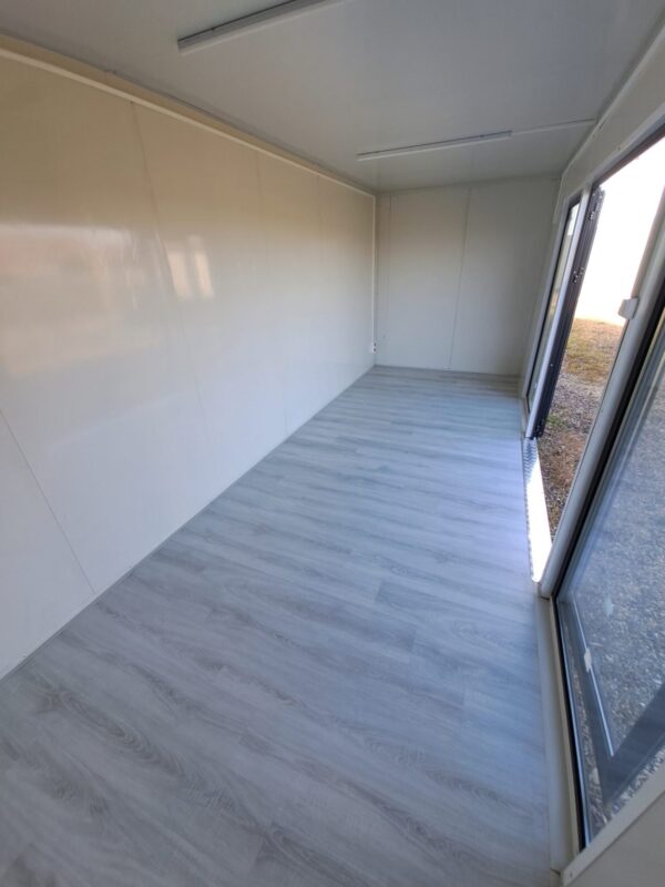 Module Préfabriqué de 13 m2 – Bardage Bois, Toit Plat + Façade Vitrée - Image 8