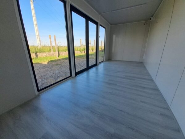 Module Préfabriqué de 13 m2 – Bardage Bois, Toit Plat + Façade Vitrée - Image 9