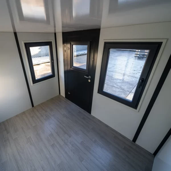 Container bureau anthracite 4x2m avec double porte et fenêtre - Image 4